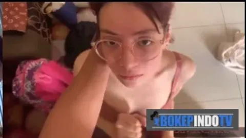 Bokep Jepang Cewek Kacamata Masih Malu Malu Ngewe Sama Pacar