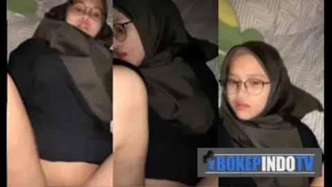 Bokep Indo Hijab Viral Memeknya Becek Banget